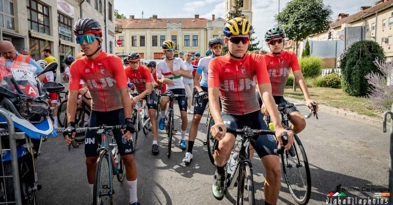 A 2022-es ifjúsági világkupa csapatai IV. – a magyar válogatott és az MKB Cycling Team teszi teljessé a mezőnyt!